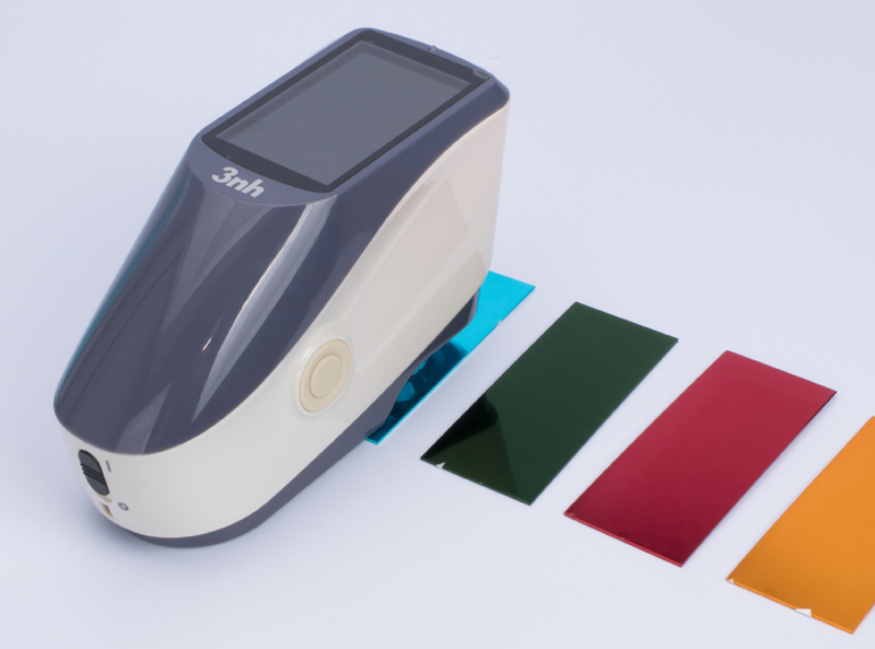 Measuring_plastics_with_spectrophotometer2.jpg