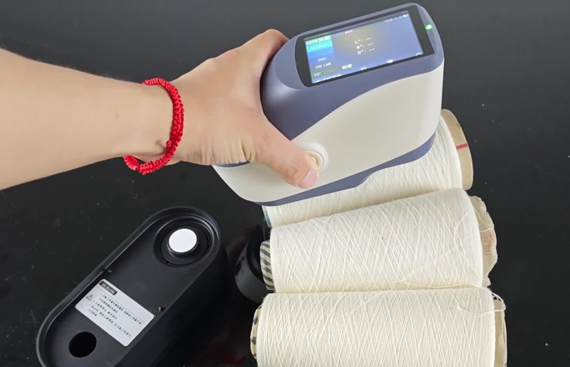 Yarn_color_measurement.jpg